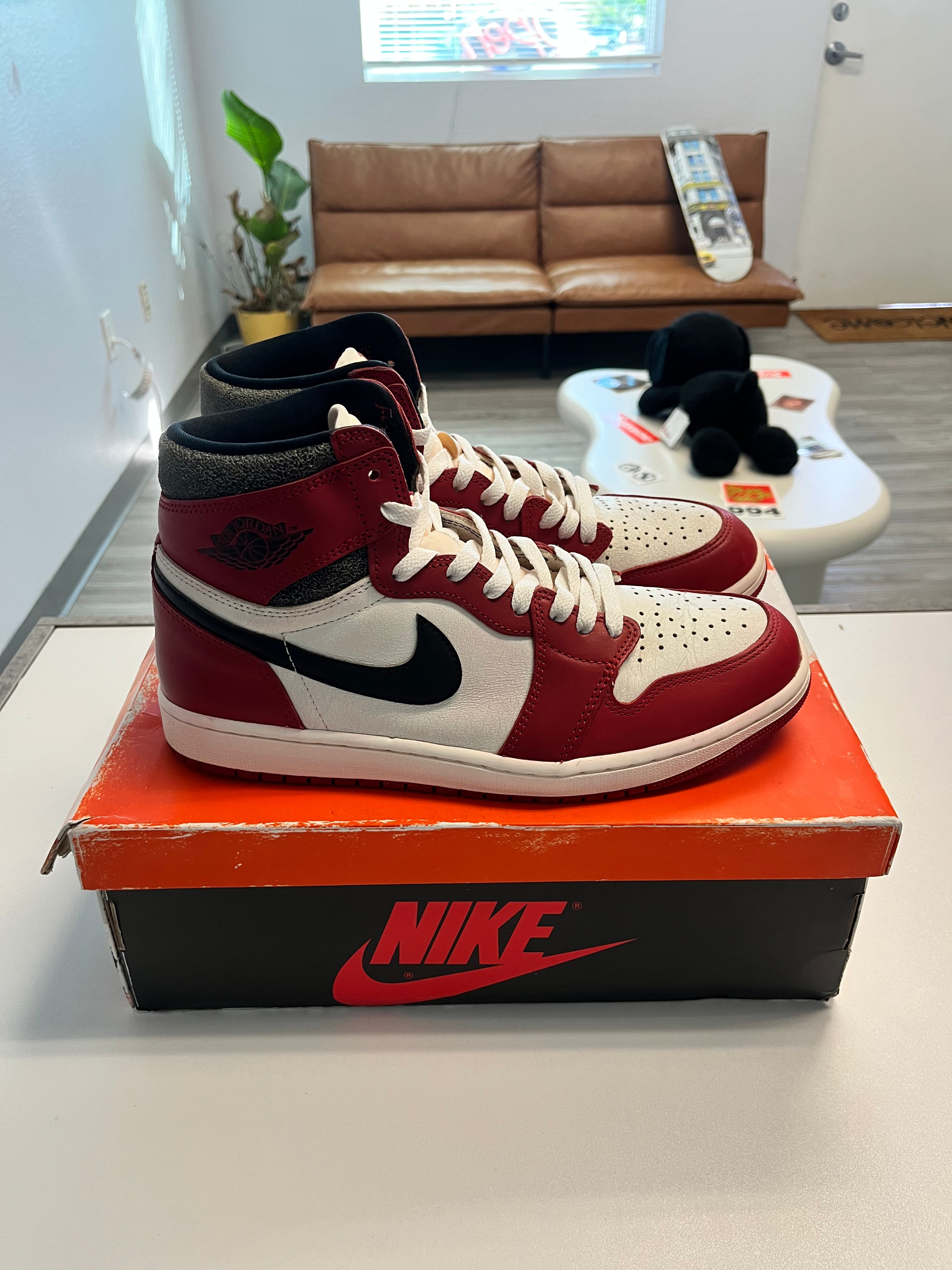 Air Jordan 1 Retro High OG 'Chicago Lost & Found' PRE-OWNED