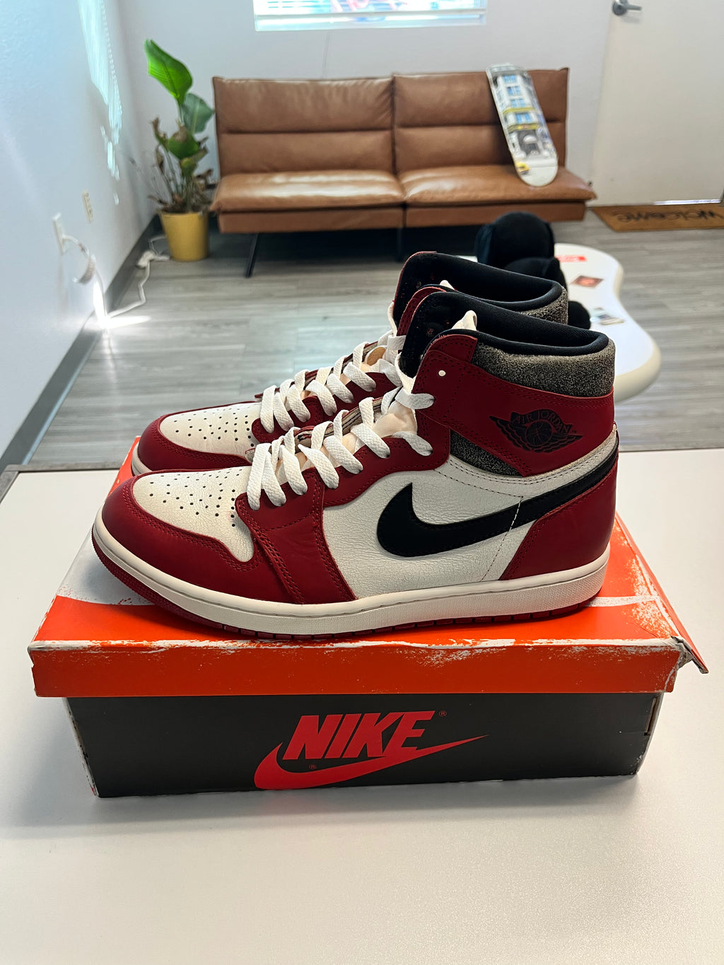 Air Jordan 1 Retro High OG 'Chicago Lost & Found' PRE-OWNED