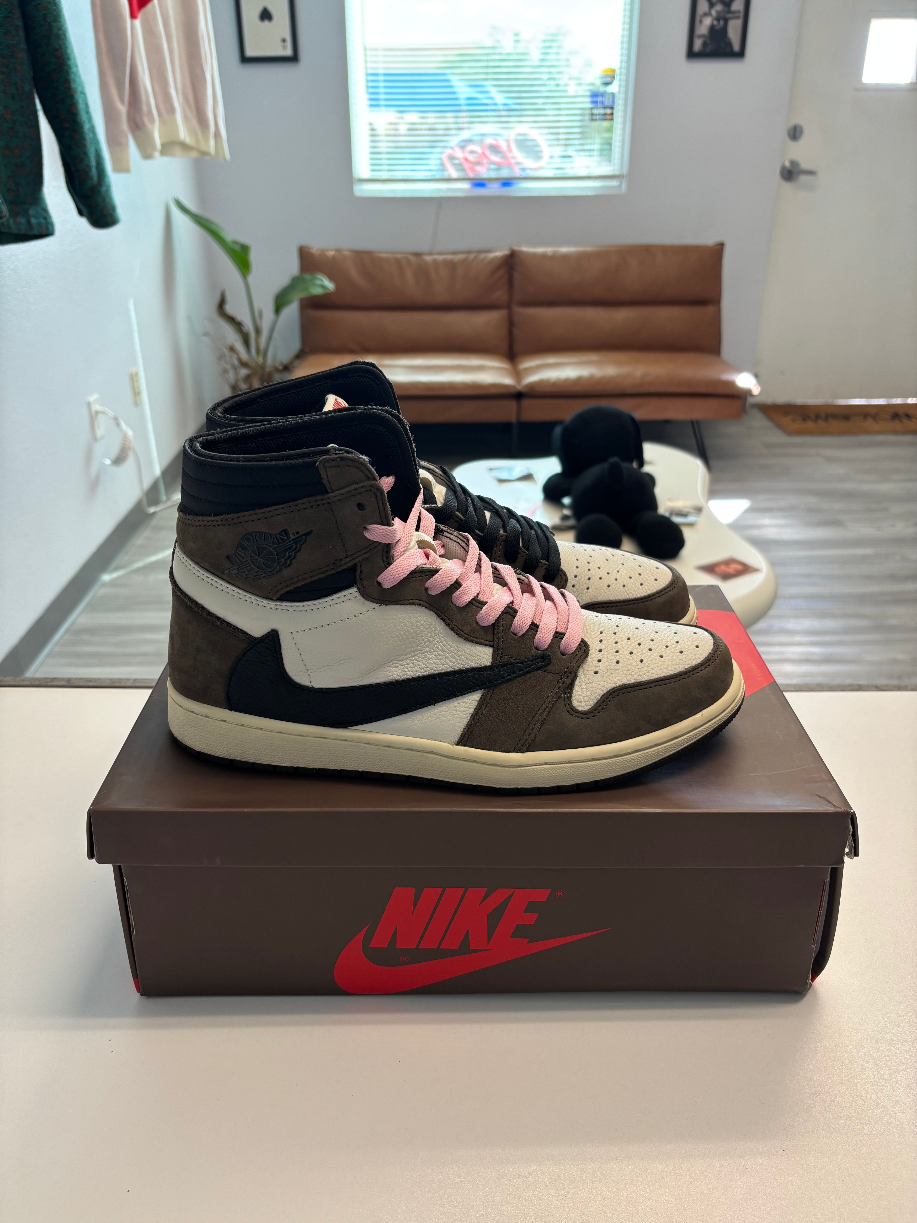 Travis Scott x Air Jordan 1 Retro High OG 'Mocha' Pre-Owned