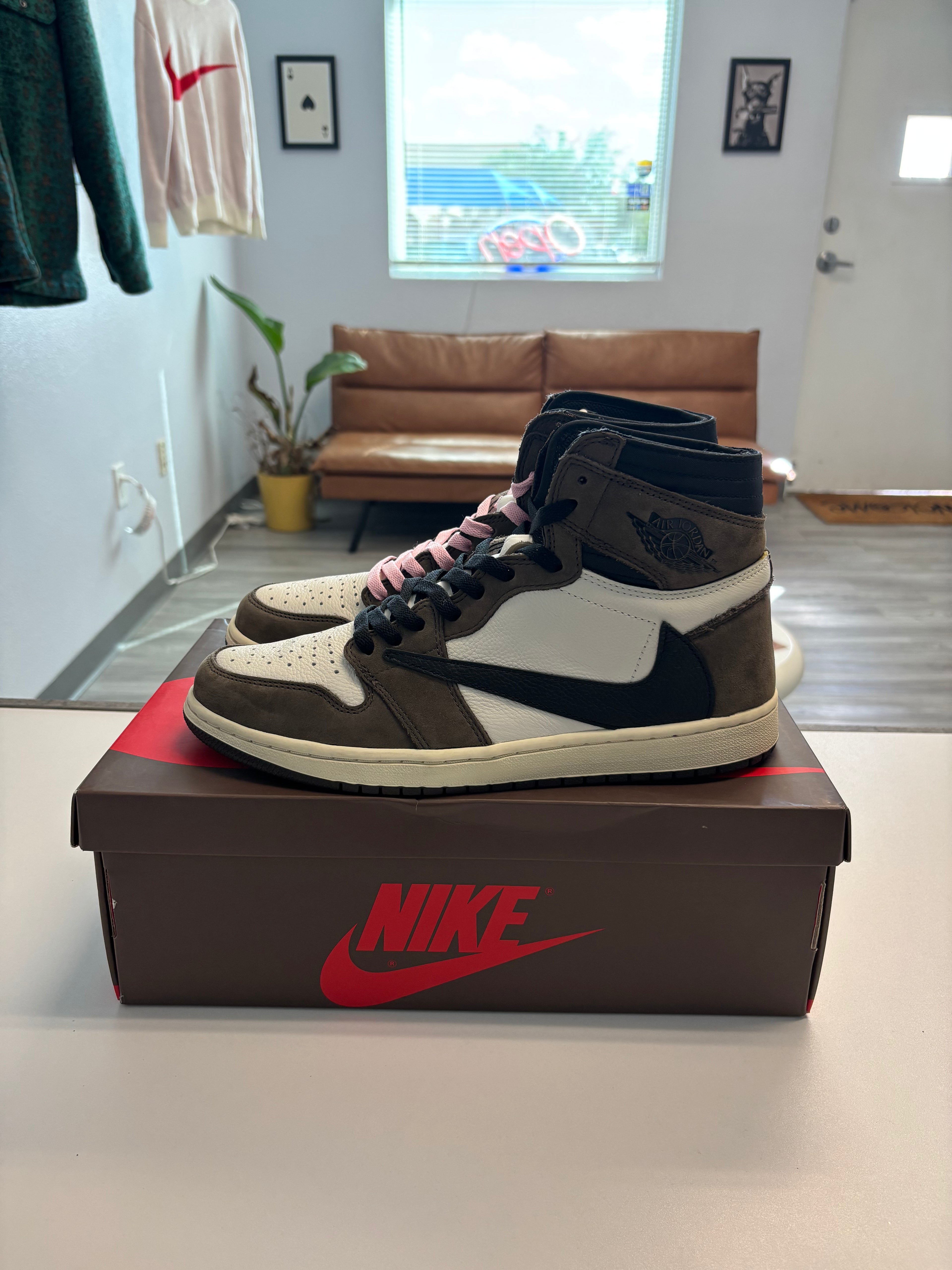 Travis Scott x Air Jordan 1 Retro High OG 'Mocha' Pre-Owned