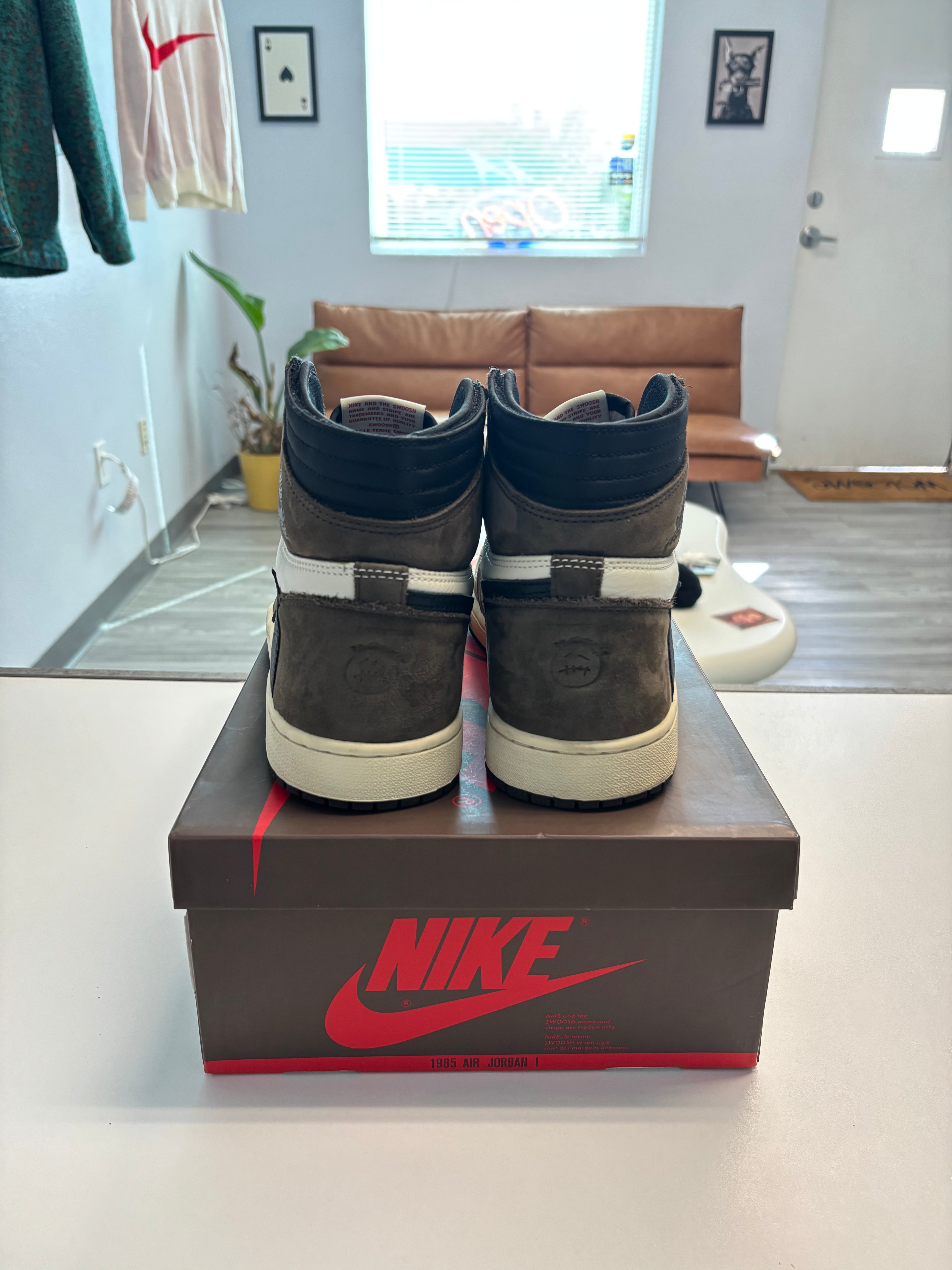 Travis Scott x Air Jordan 1 Retro High OG 'Mocha' Pre-Owned